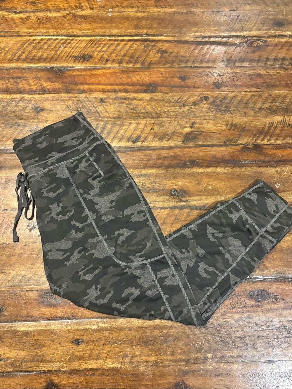 Fabletics Athleisure Camo Jogger Pants Gray Medium Workout High Rise Pockets